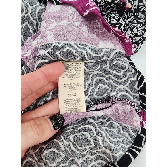 Free People Dream Darlin' Printed Deep V-Neck Top Women’s Size Small - Picture 9 of 9